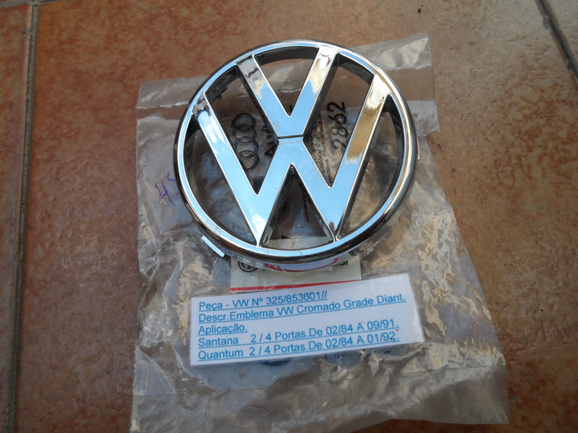 Emblema Cromado Grade Dianteira Original VW Santana e Quantum 84/92