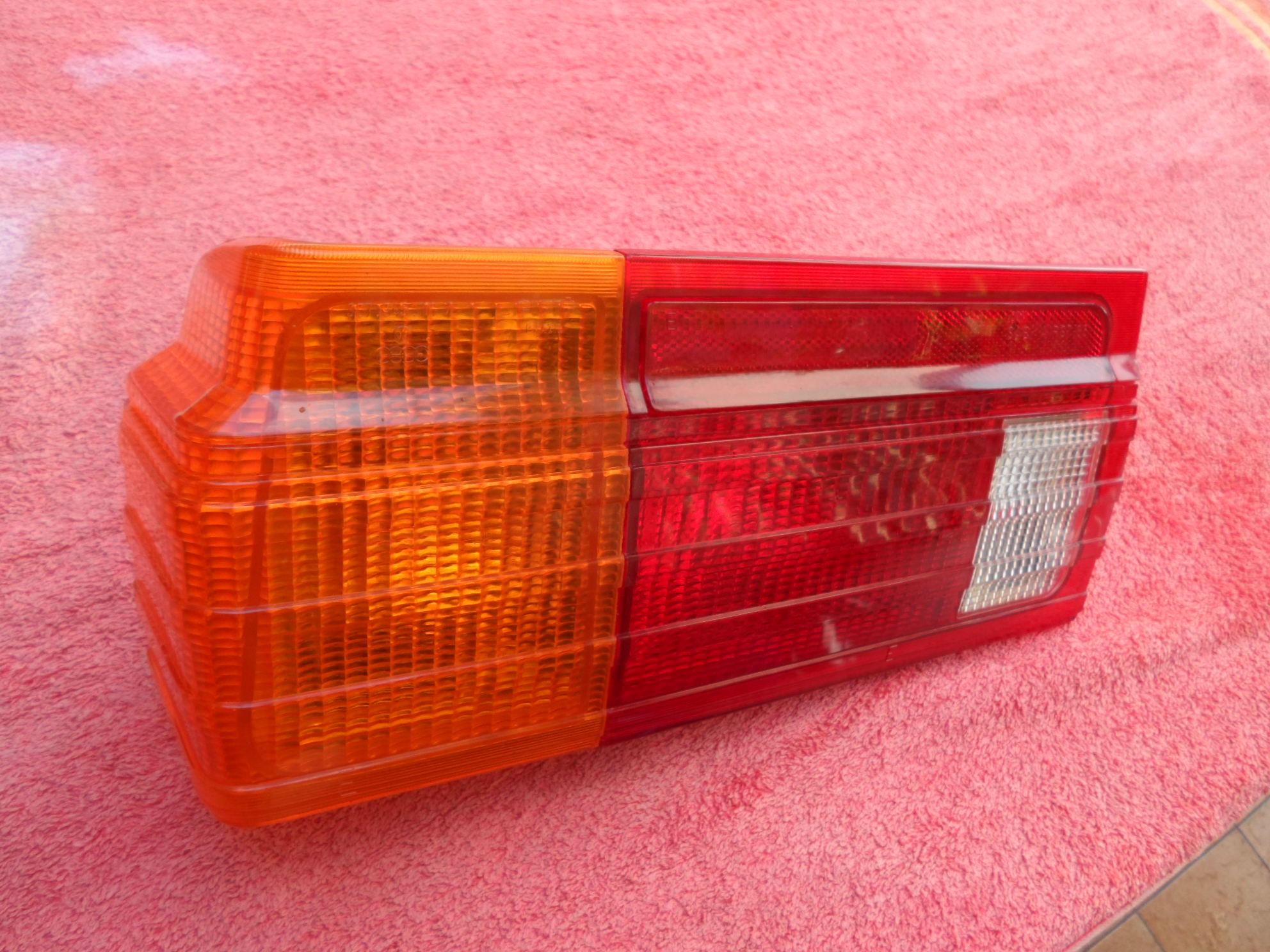Lanterna Traseira Tricolor Lado Esquerdo Cibié VW Voyage 87 em diante