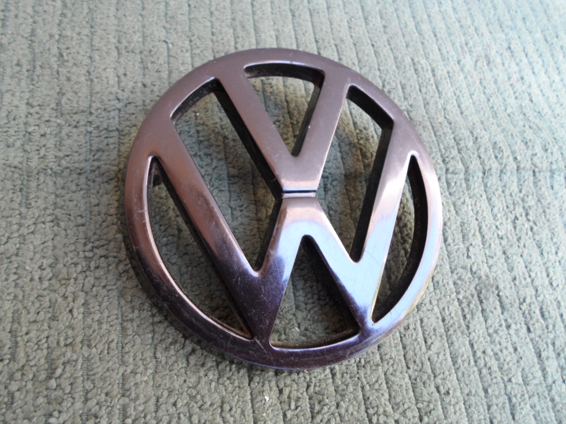 Emblema Grade  Dianteira Original VW Gol Parati Voyage Saveiro Passat até 90